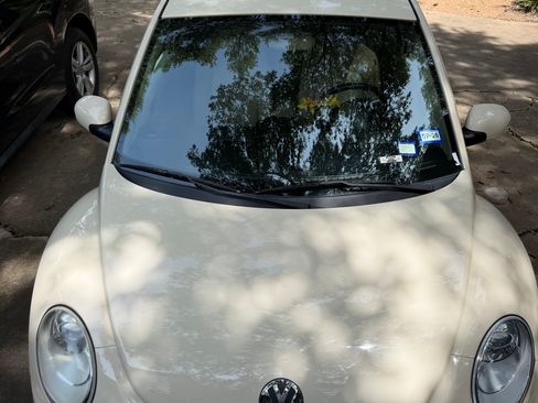 Used 2009 Volkswagen Beetle Coupe FWD image 1