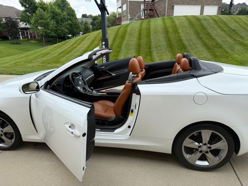 Used 2011 Lexus IS 250C w/ Luxury Pkg RWD image 2