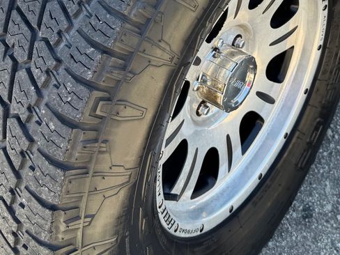 Used 2007 Jeep Wrangler Unlimited Sahara w/ Dual Top Group AWD/4WD image 12