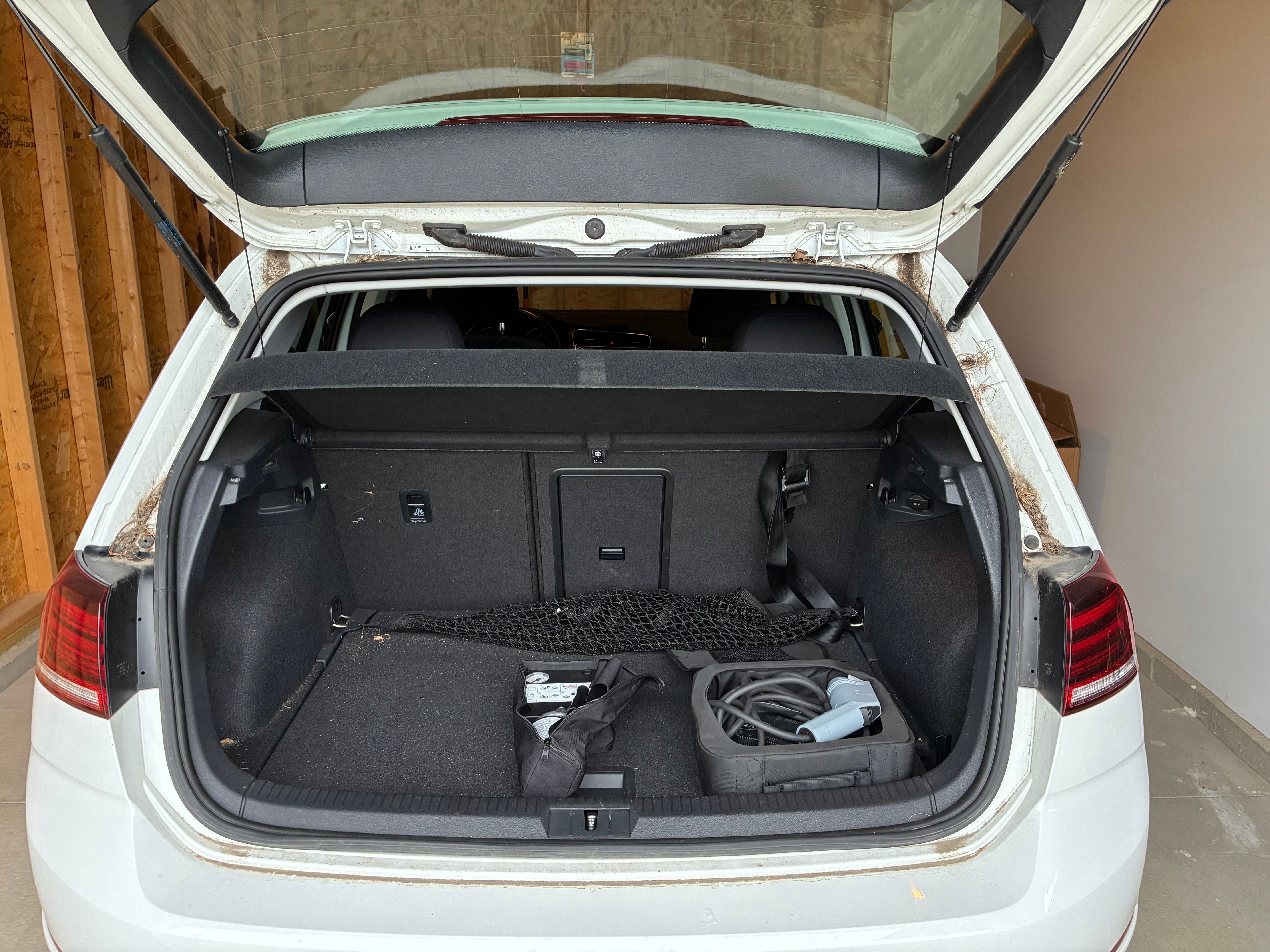 Used 2019 Volkswagen e-Golf SE FWD image 15