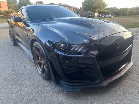 Used 2022 Ford Mustang Shelby GT500 w/ Technology Package image 11