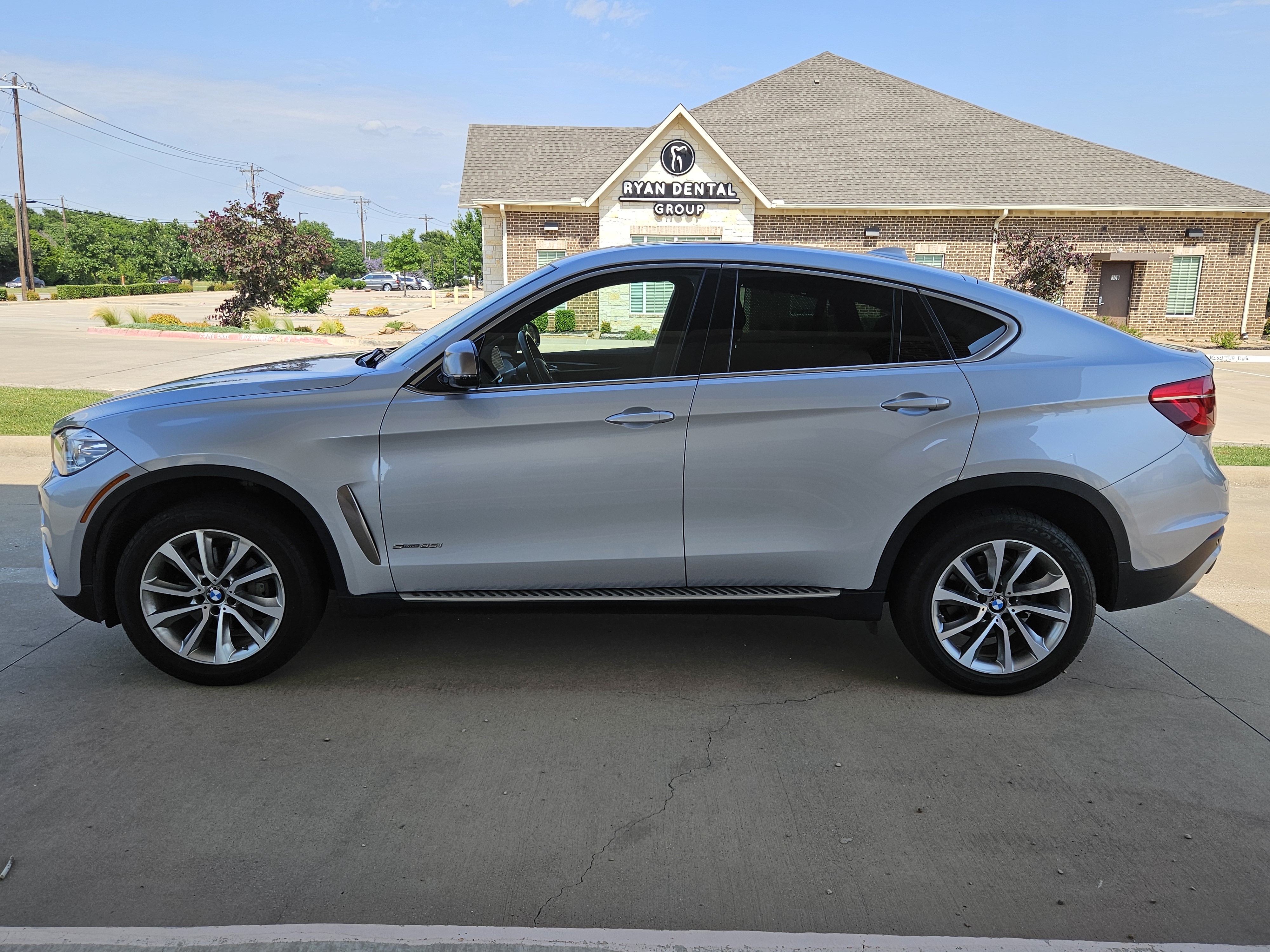 Used 2017 BMW X6 sDrive35i RWD image 1