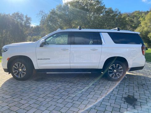 Used 2021 Chevrolet Suburban LT w/ LT Signature Package image 1