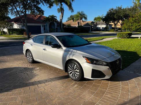 Used 2025 Nissan Altima 2.5 SV image 5