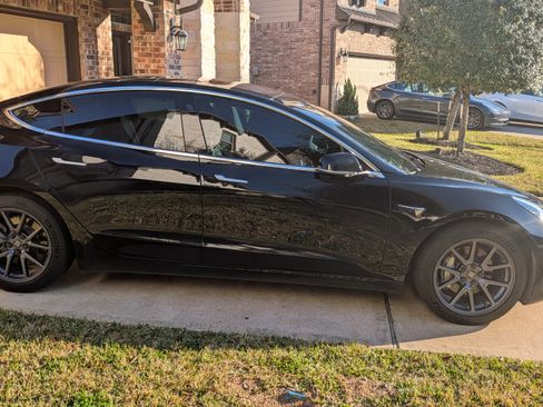 Used 2019 Tesla Model 3 Standard Range Plus image 6