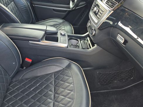 Used 2014 Mercedes-Benz GL 550 4MATIC image 9