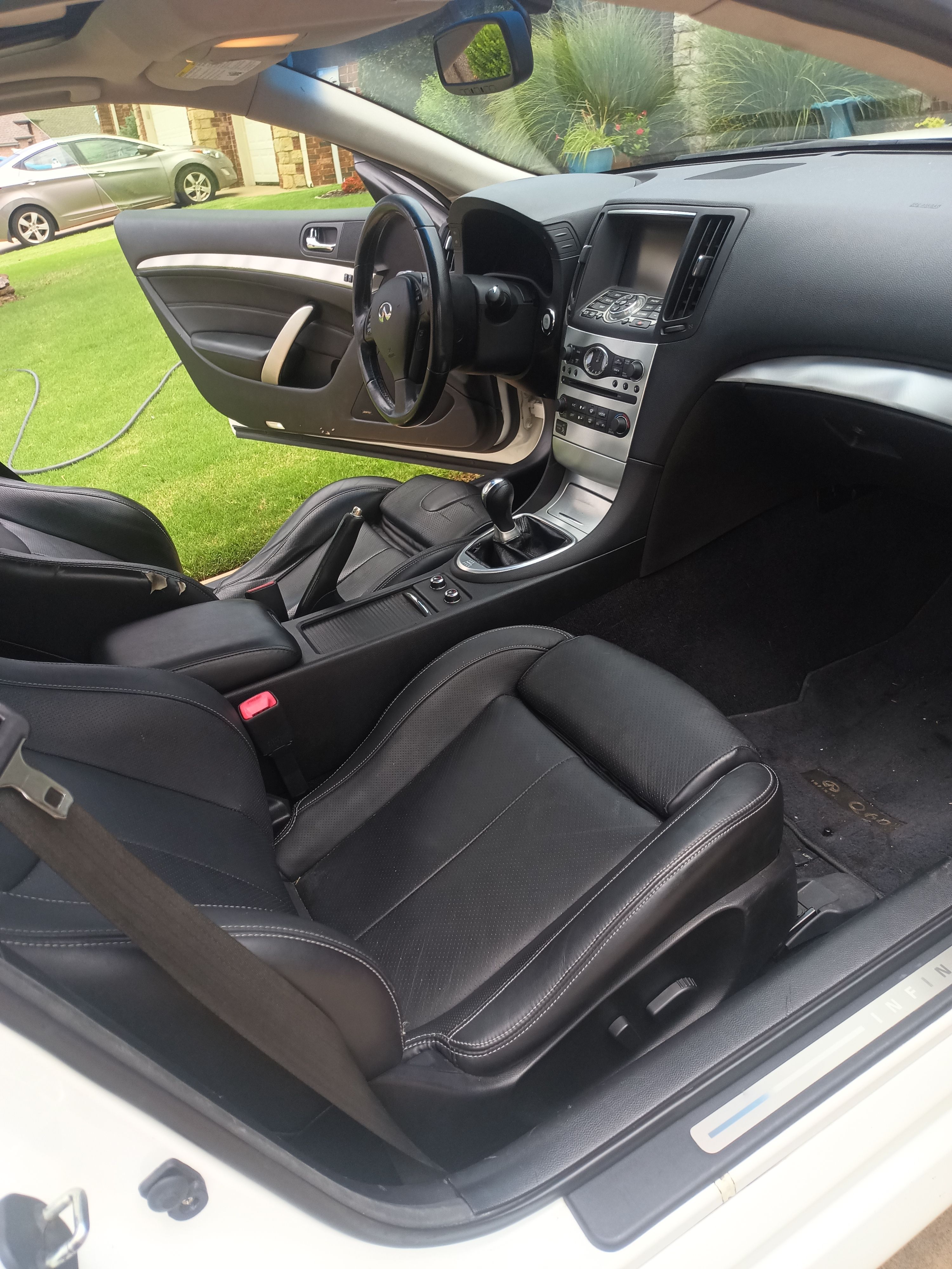 Used 2014 INFINITI Q60 Sport RWD image 5