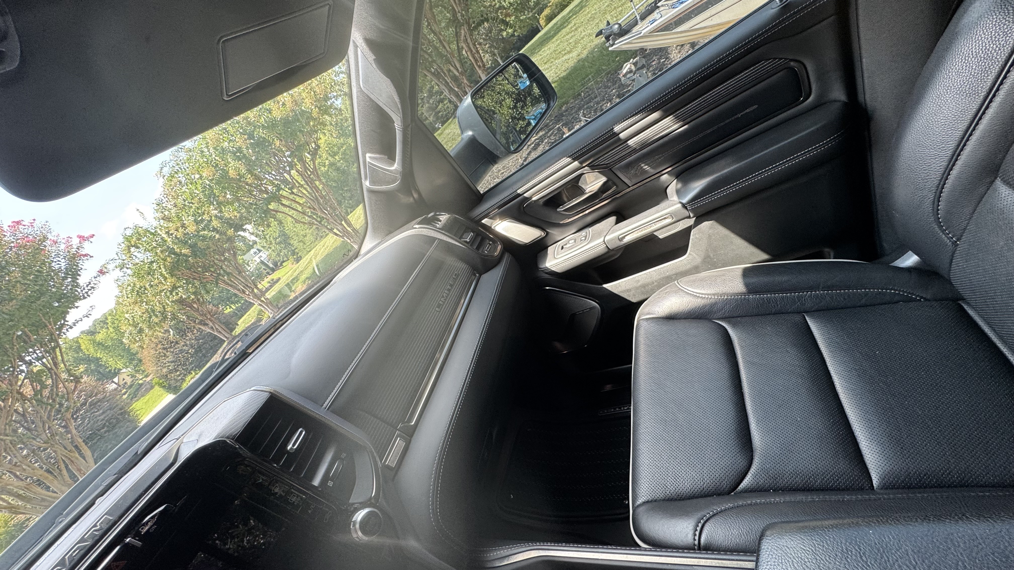 Used 2020 RAM 1500 Limited w/ Black Appearance Package AWD/4WD image 15