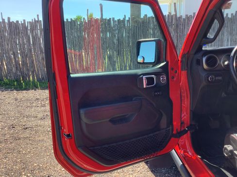 Used 2020 Jeep Gladiator Sport w/ Quick Order Package 24S image 8