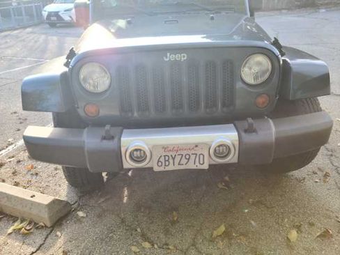 Used 2008 Jeep Wrangler Unlimited Sahara w/ Dual Top Group image 12