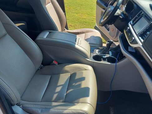 Used 2016 Toyota Highlander Limited Platinum image 15