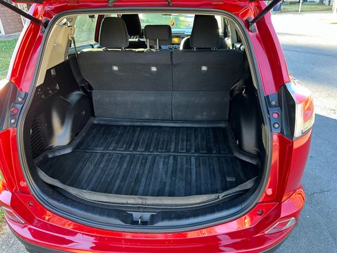 Used 2017 Toyota RAV4 LE image 16