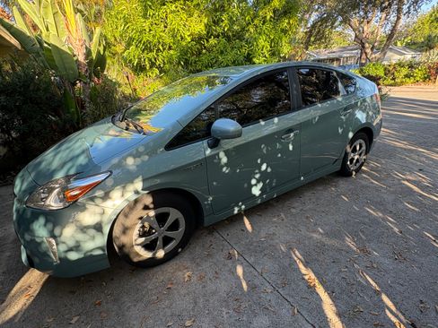 Used 2014 Toyota Prius Five image 17