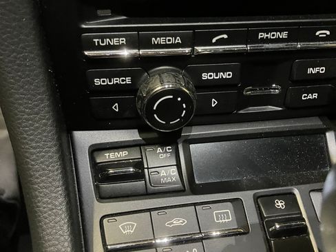 Used 2015 Porsche 911 Carrera S image 21