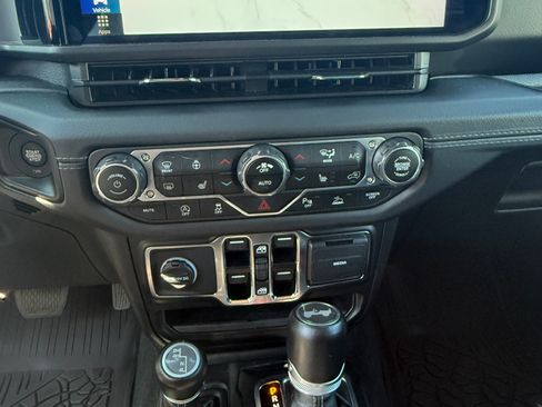 Used 2024 Jeep Wrangler Unlimited Sahara w/ Technology Group image 17