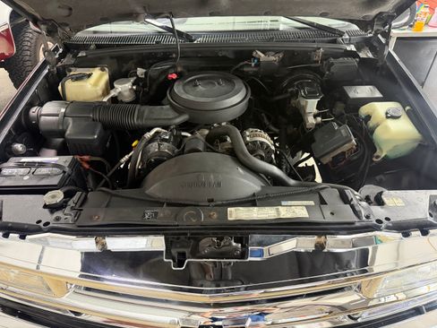 Used 1995 Chevrolet Tahoe 4WD 2-Door image 15