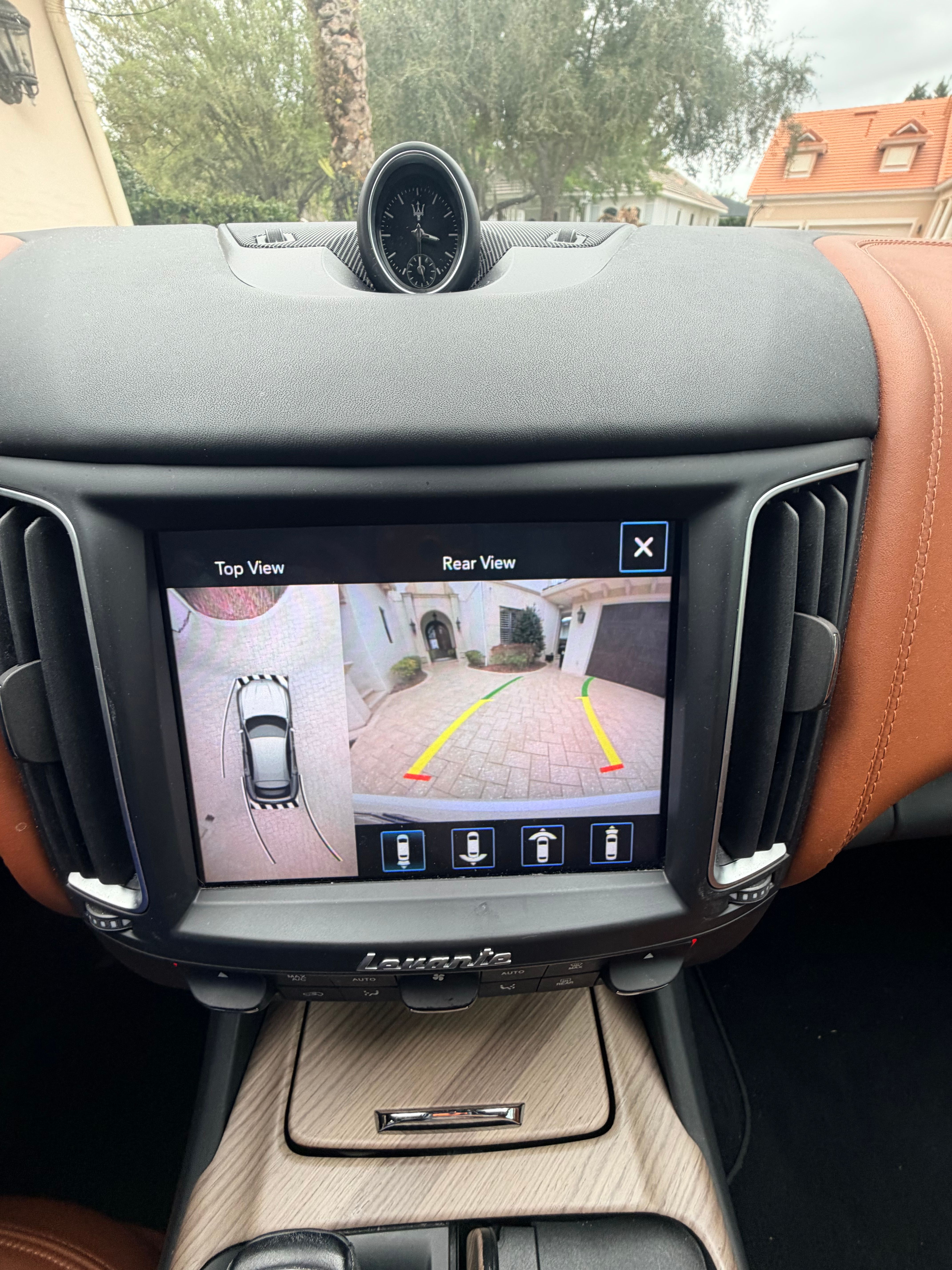 Used 2020 Maserati Levante GranLusso AWD/4WD image 13