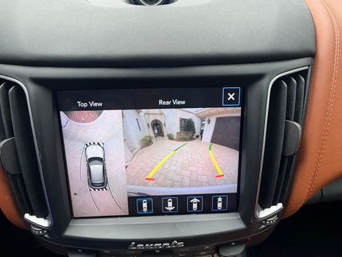 Used 2020 Maserati Levante GranLusso AWD/4WD image 13