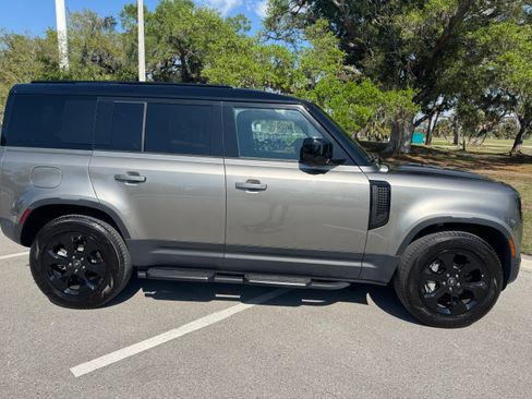Used 2025 Land Rover Defender 110 S image 1