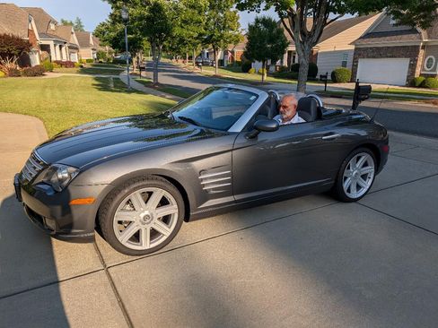 Used 2005 Chrysler Crossfire Limited RWD image 2