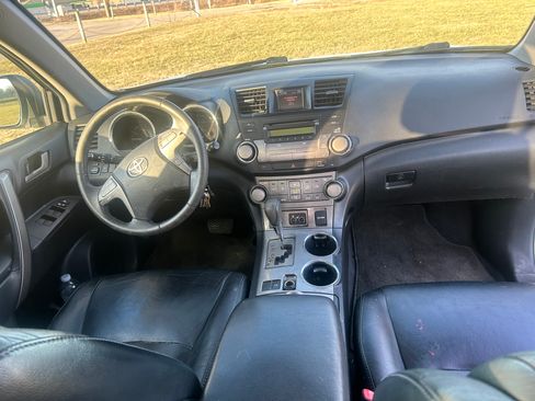Used 2010 Toyota Highlander SE image 11