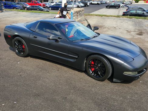 Used 1999 Chevrolet Corvette Coupe 2D w/ Roof Pkg image 13