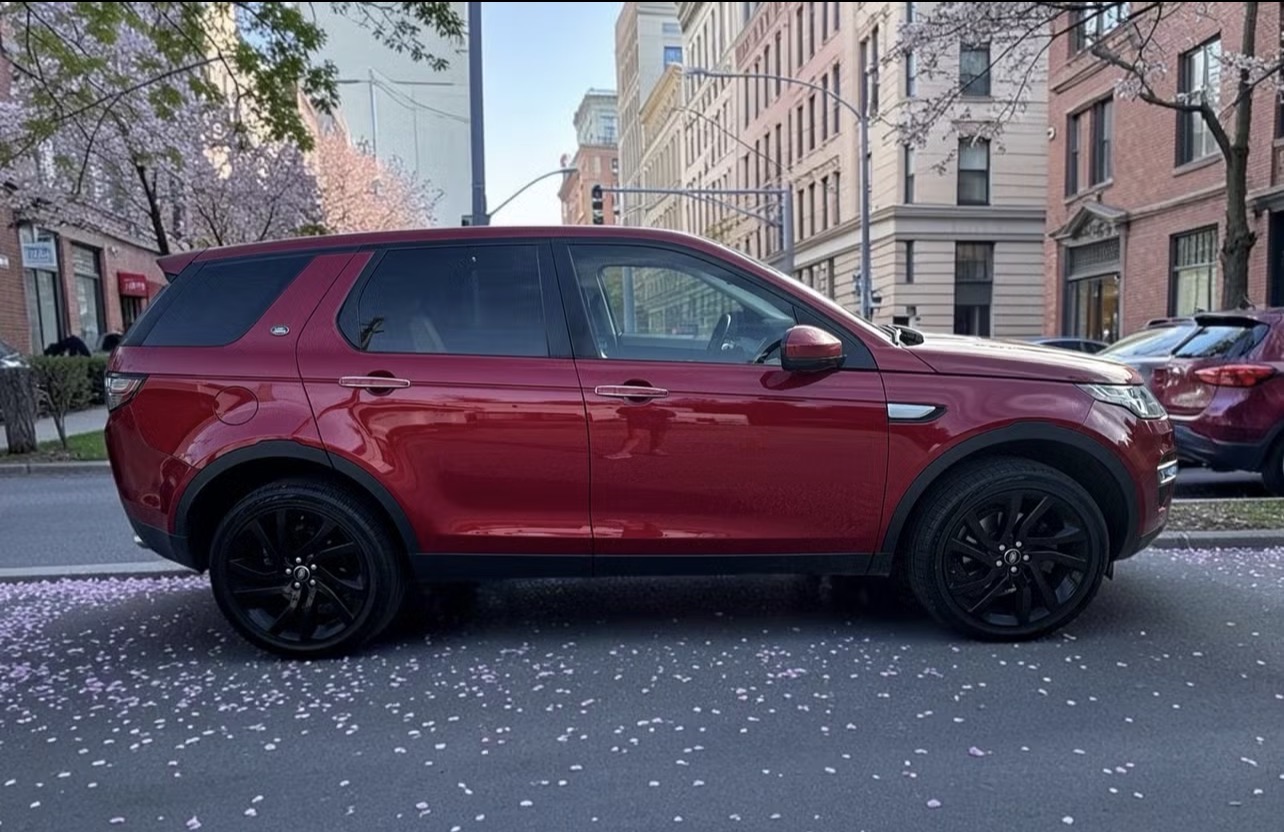 Used 2017 Land Rover Discovery Sport HSE Luxury AWD/4WD image 6