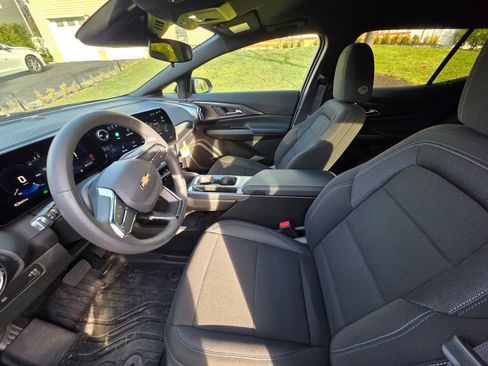 Used 2026 Chevrolet Equinox EV LT image 9