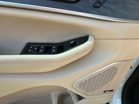 Used 2024 Jeep Grand Cherokee Limited w/ Luxury Tech Group II image 13