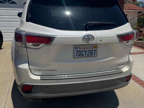 Used 2014 Toyota Highlander Limited Platinum image 4