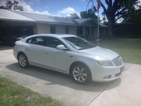 Used 2011 Buick LaCrosse CXS w/ Driver Confidence Package FWD image 2