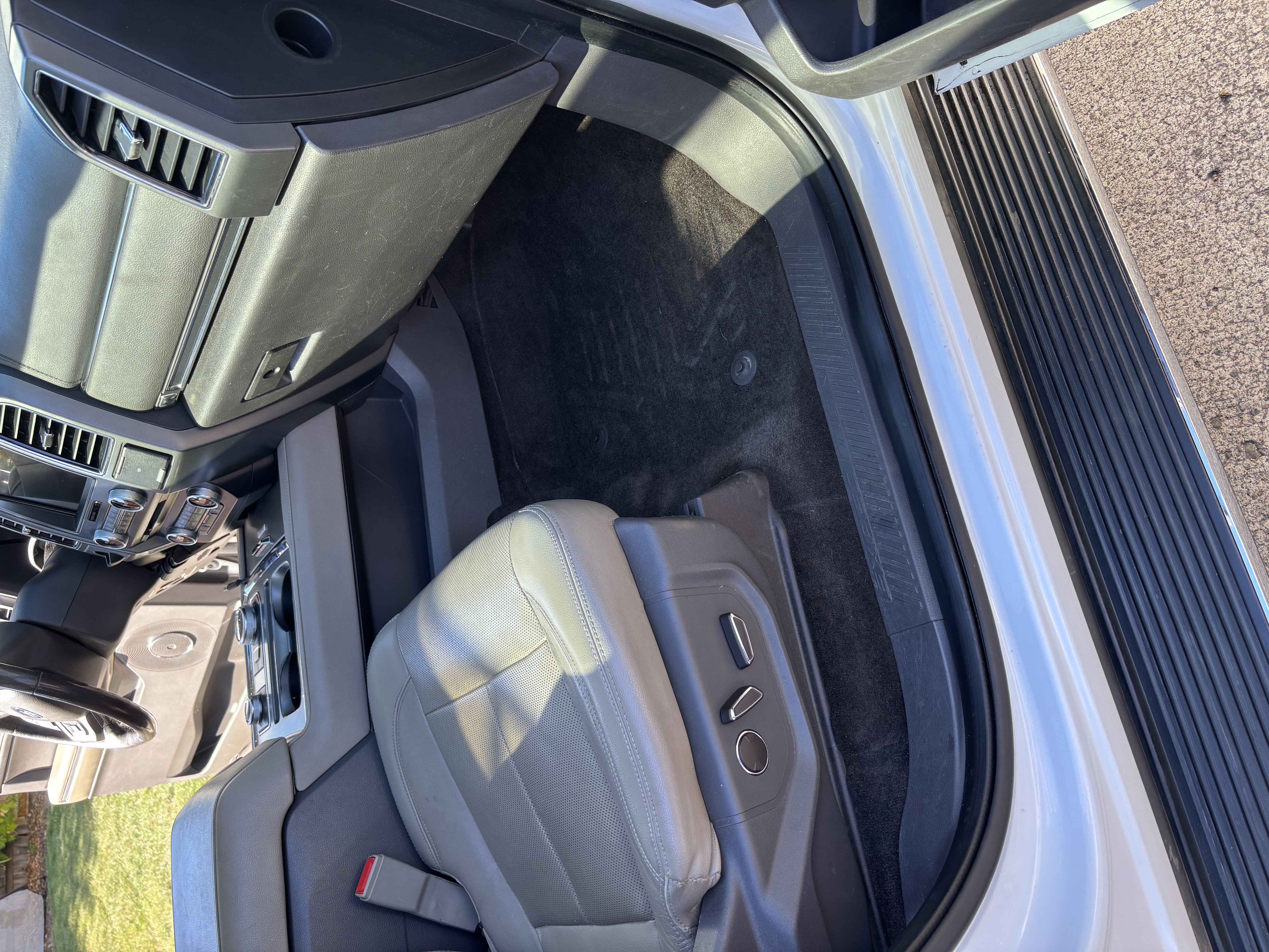 Used 2018 Ford Expedition Max XLT w/ Equipment Group 202A AWD/4WD image 6