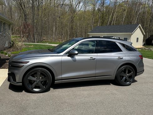 Used 2025 Genesis GV70 2.5T w/ Sport Prestige Package AWD/4WD image 2