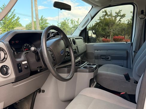 Used 2011 Ford E-350 and Econoline 350 XLT image 6