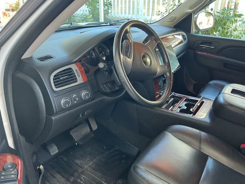 Used 2013 Chevrolet Avalanche LTZ image 6