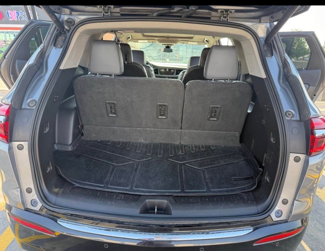 Used 2018 Buick Enclave Premium w/ Experience Buick Package FWD image 9