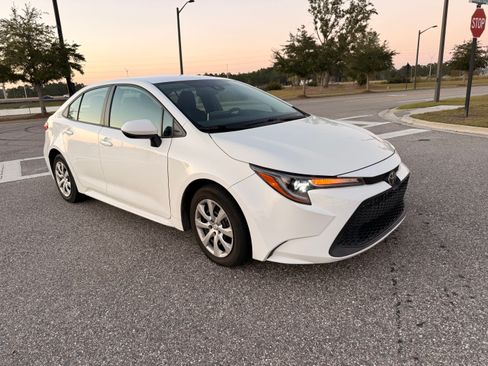 Used 2020 Toyota Corolla LE image 5