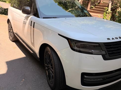 Used 2024 Land Rover Range Rover SE AWD/4WD image 1