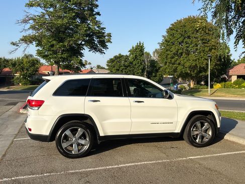 Used 2015 Jeep Grand Cherokee Limited w/ Luxury Group II RWD image 2