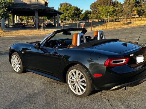 Used 2018 FIAT 124 Spider Lusso image 4