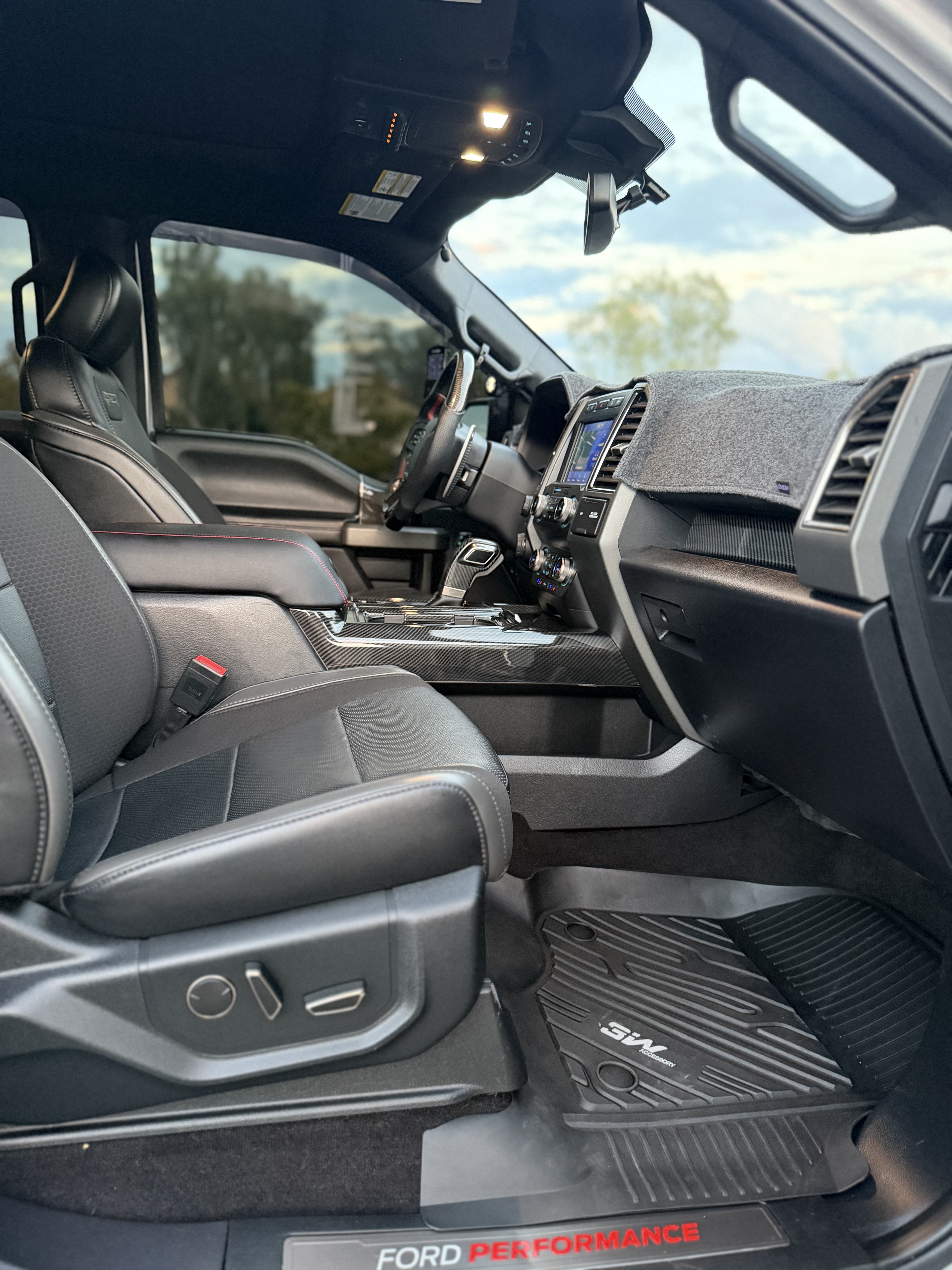 Used 2019 Ford F150 Raptor w/ Equipment Group 802A Luxury AWD/4WD image 25