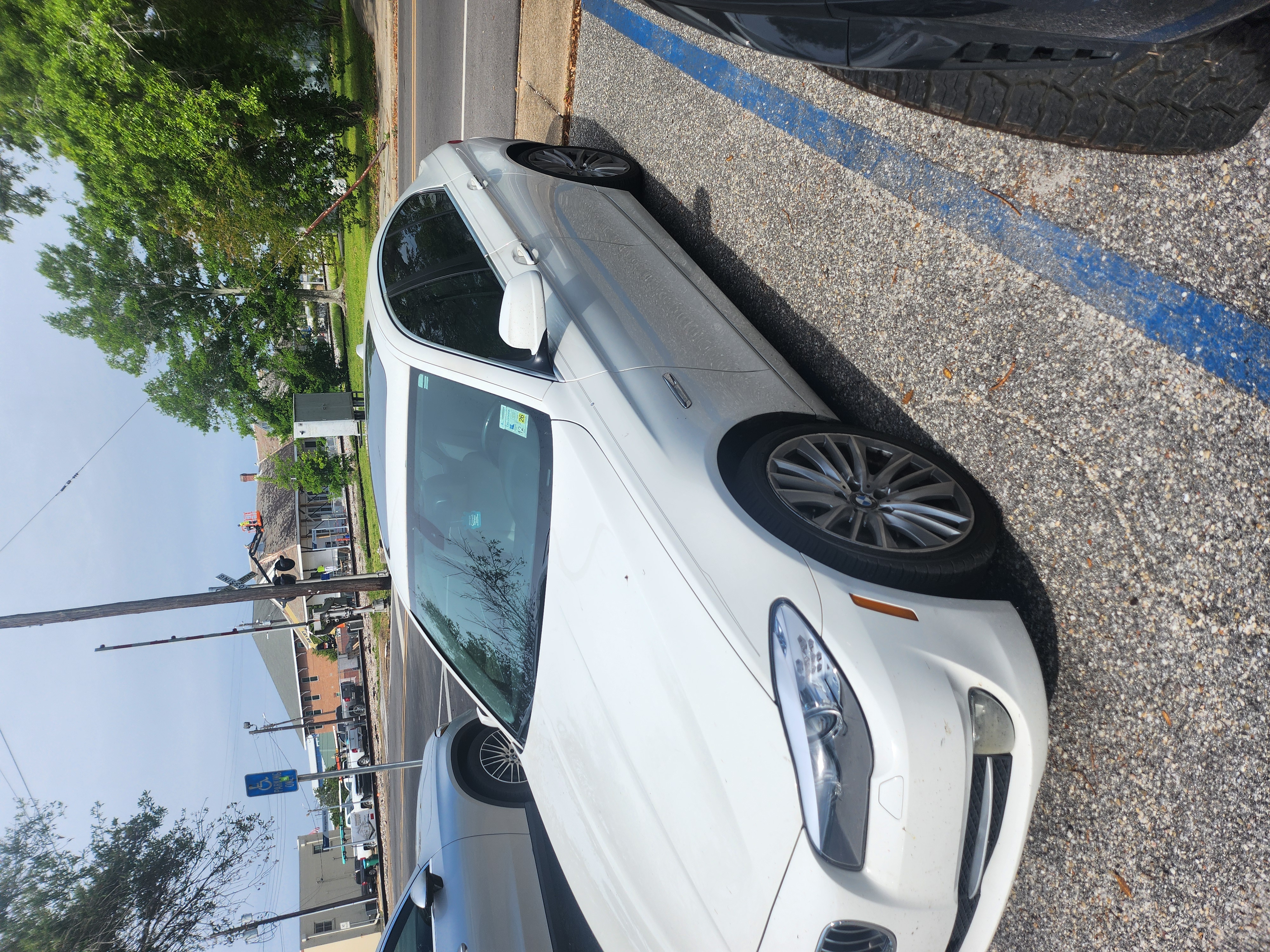 Used 2011 BMW 528i Sedan RWD image 4