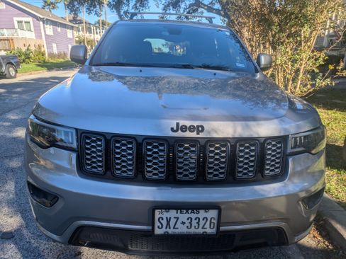 Used 2019 Jeep Grand Cherokee Altitude image 2