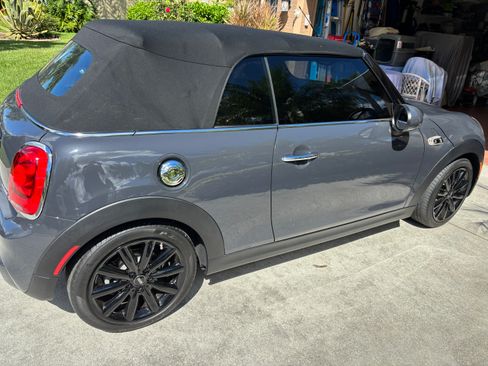 Used 2017 MINI Cooper S image 1