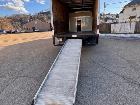 Used 2022 Ford E-350 and Econoline 350 Super Duty image 11