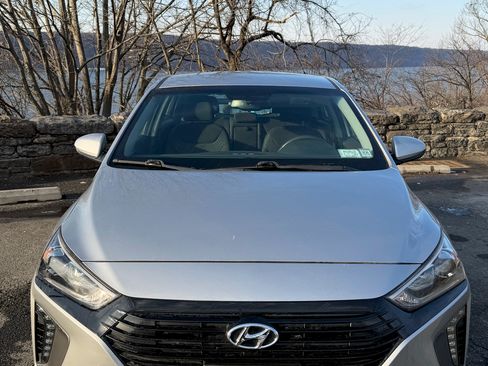 Used 2019 Hyundai Ioniq Plug-In Hybrid image 4