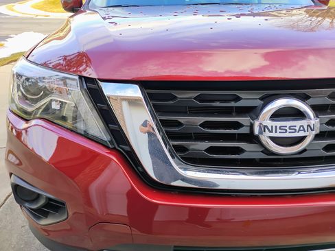 Used 2017 Nissan Pathfinder S image 25