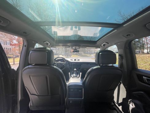 Used 2019 Porsche Cayenne Sport Utility 4D image 14