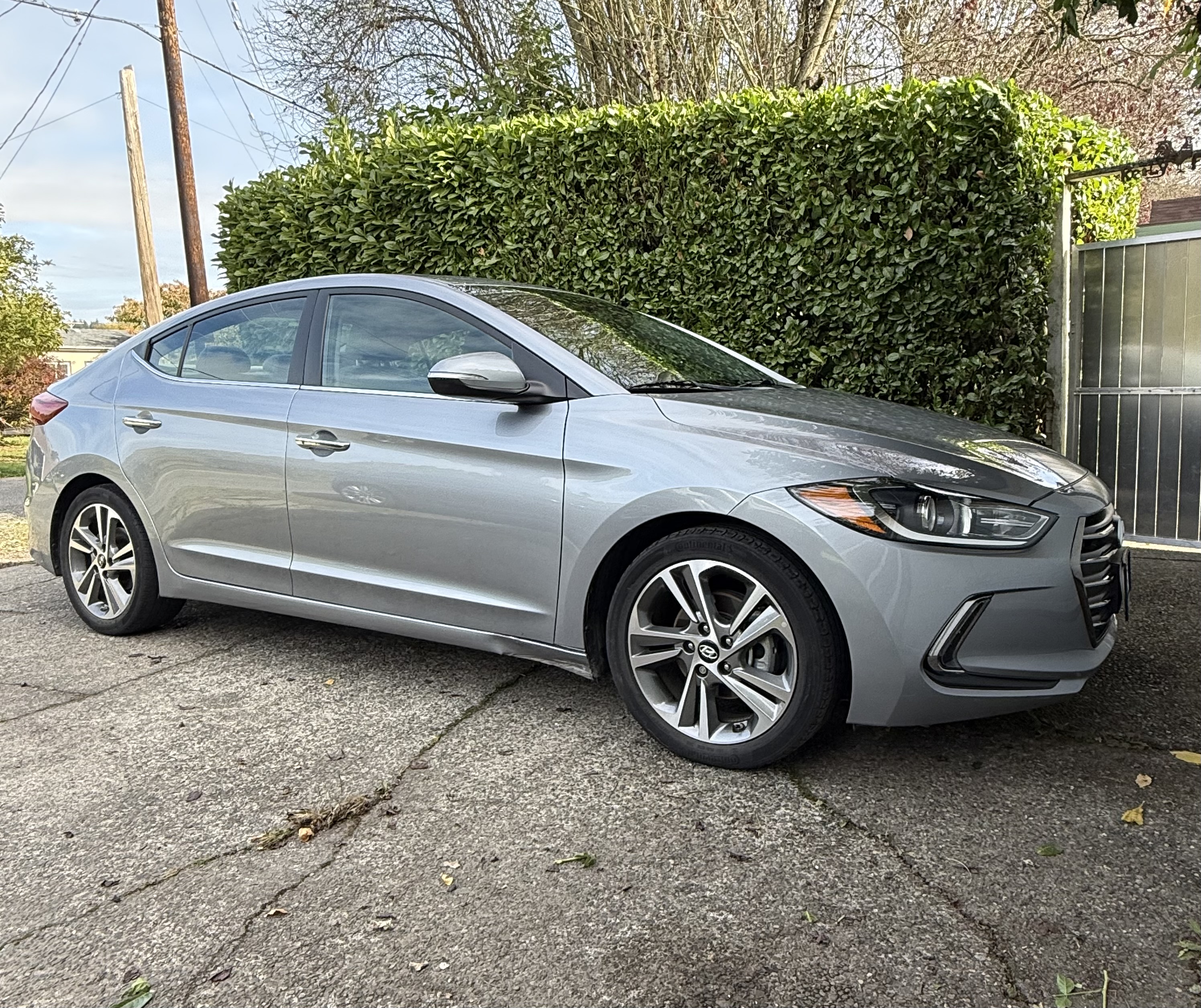 Used 2017 Hyundai Elantra Limited w/ Limited Tech Package 04 FWD image 1