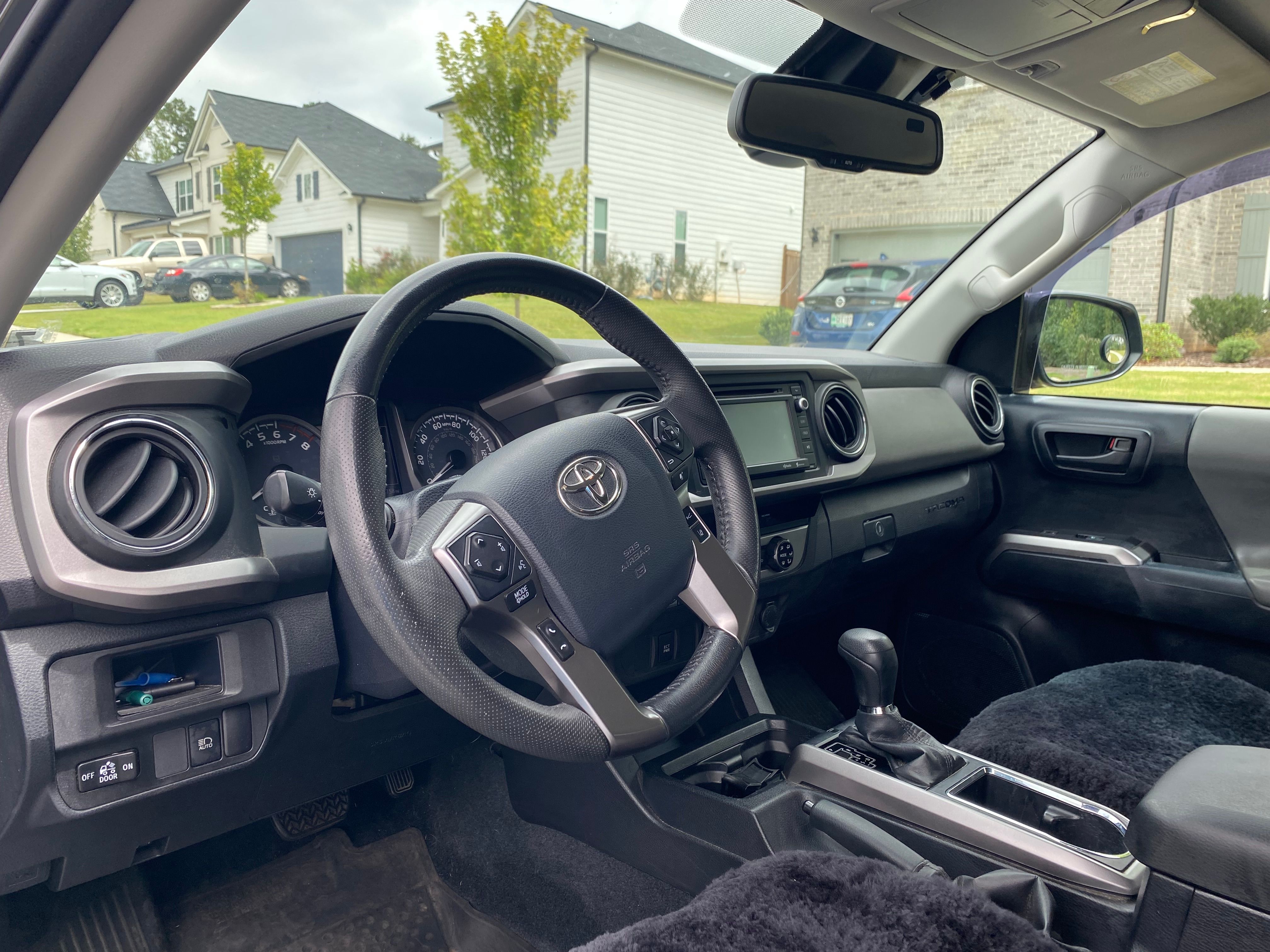 Used 2018 Toyota Tacoma SR5 AWD/4WD image 14